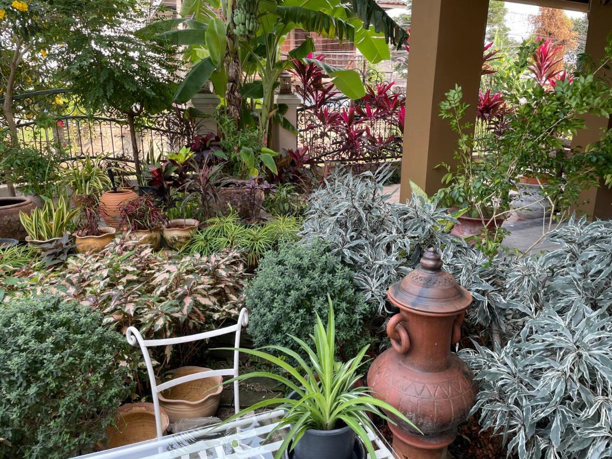 Laph Kham House Aparthotel Chiang Mai Ngoại thất bức ảnh